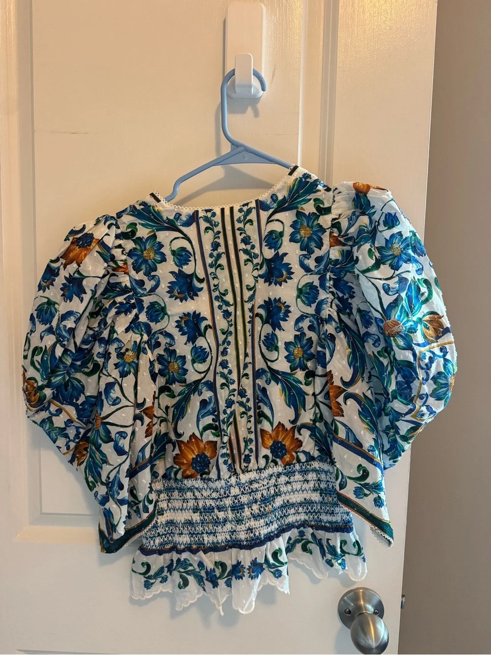 FARM Rio White Floral Smocked V-Neck Puff Sleeve Blouse